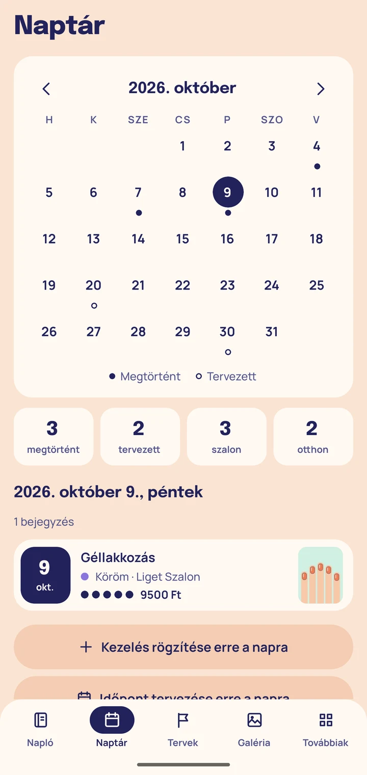 Októberi naptár hétfői kezdéssel, pöttyökkel a megtörtént és karikákkal a tervezett napokon; alatta a kiválasztott nap bejegyzése.